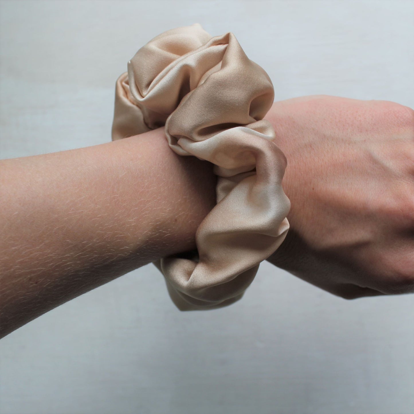 Silk SCRUNCHIE - pale pink