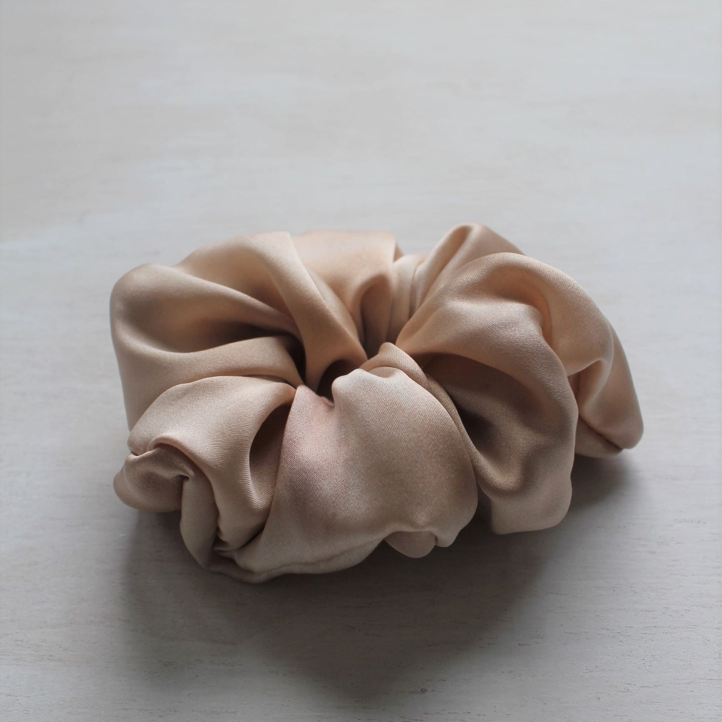 Silk SCRUNCHIE - pale pink